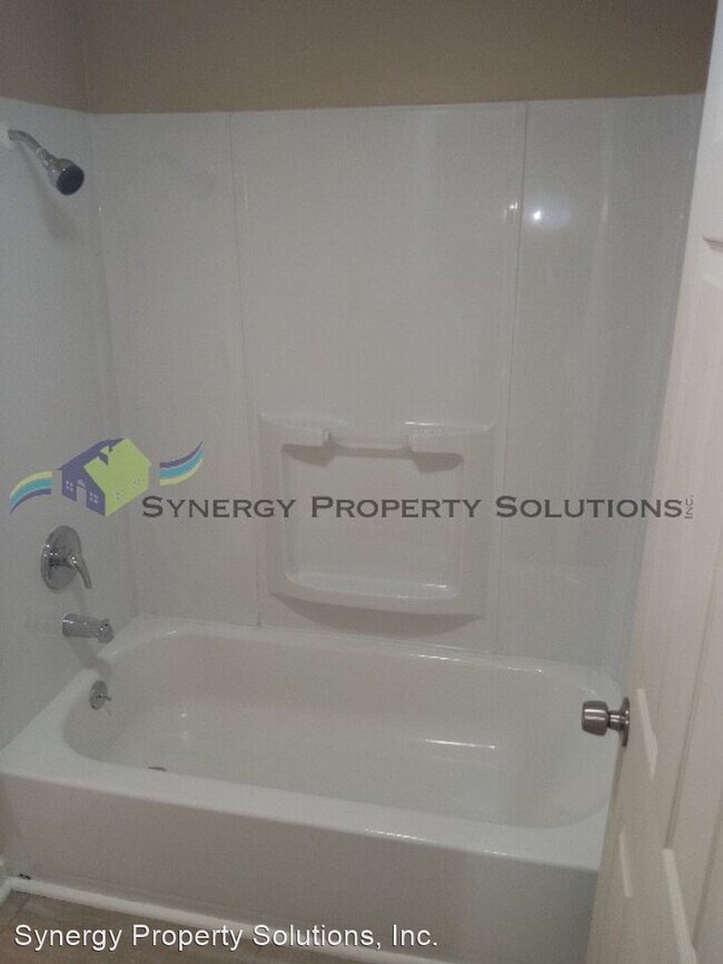 Building Photo - 2 br, 1 bath House - Saint Clair St. 393 R...
