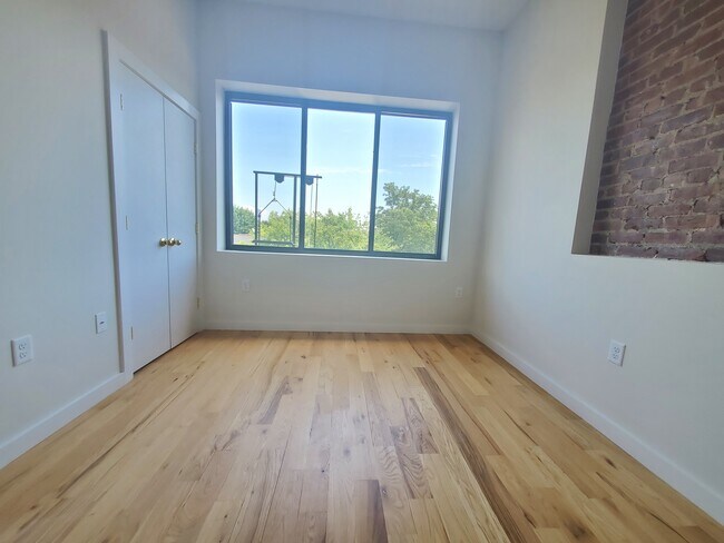 Building Photo - 141 Monticello Ave