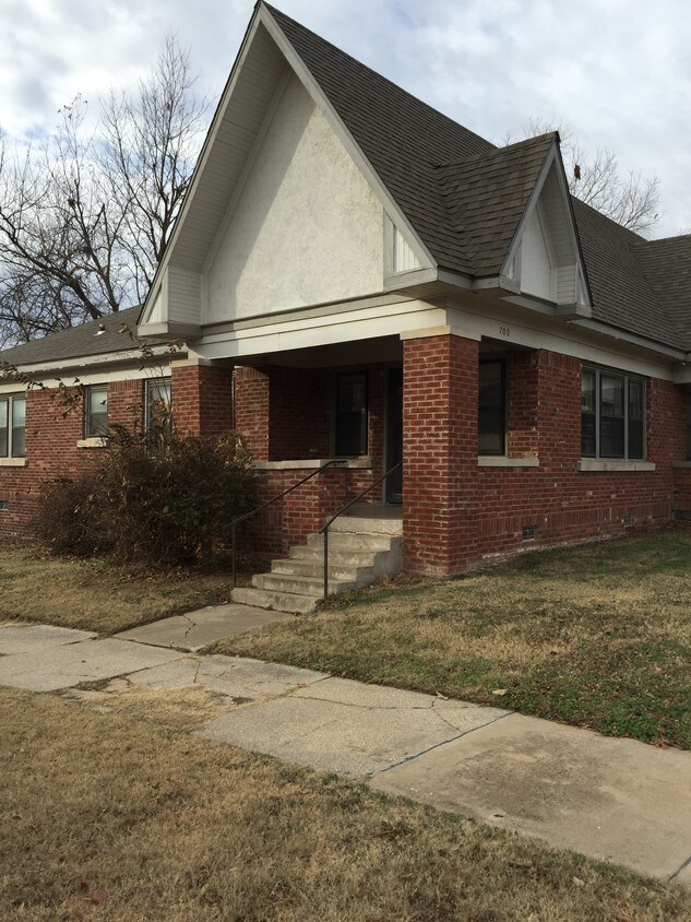 Primary Photo - 700 NW 25th St