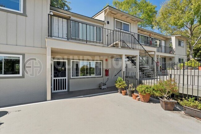 Foto del edificio - 237 Picnic Ave