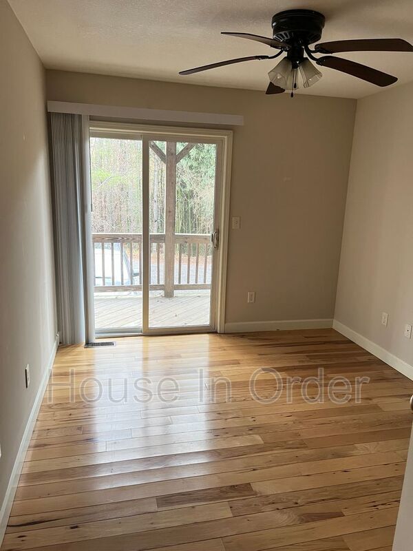 Foto del edificio - 15 Howards Row Pl