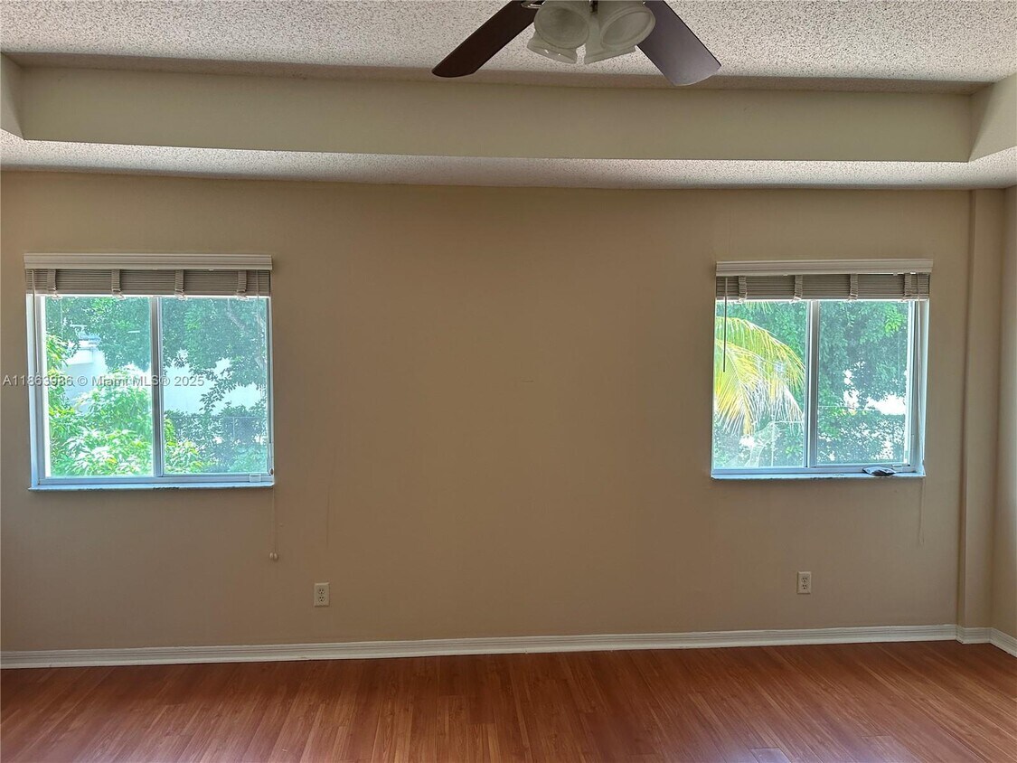 Foto principal - 19462 SW 68th St