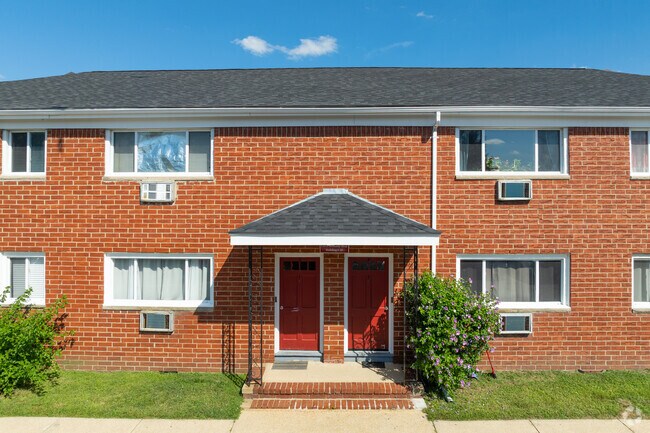 Fotografía del edificio - Crossroads Manor Apartments