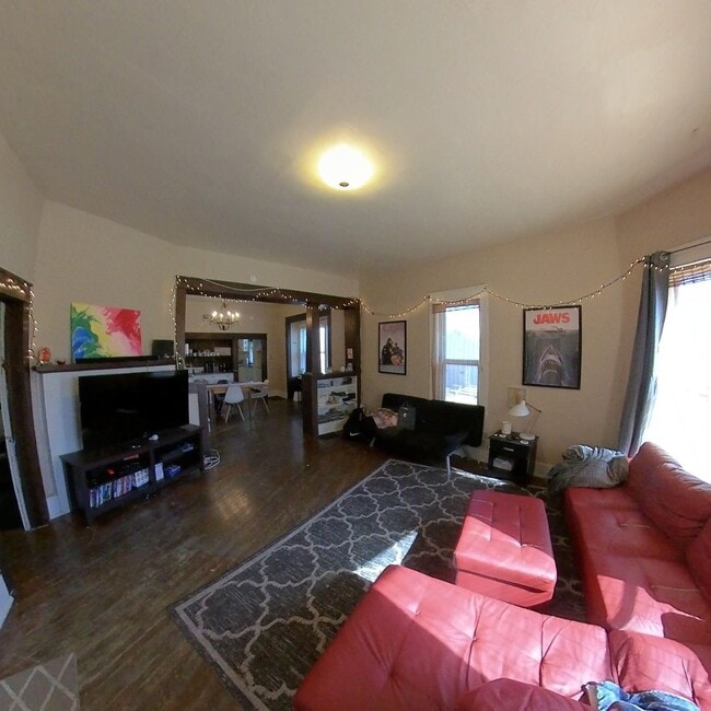 Building Photo - 521 E 2nd St