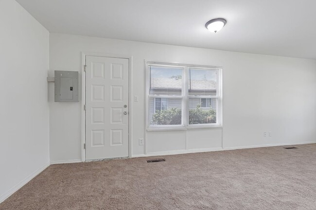 Building Photo - Cozy Ranch Home 30 Night Min Quiet Reynoldsburg