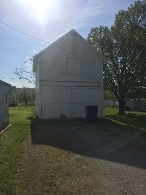 Building Photo - 87 Meadow St