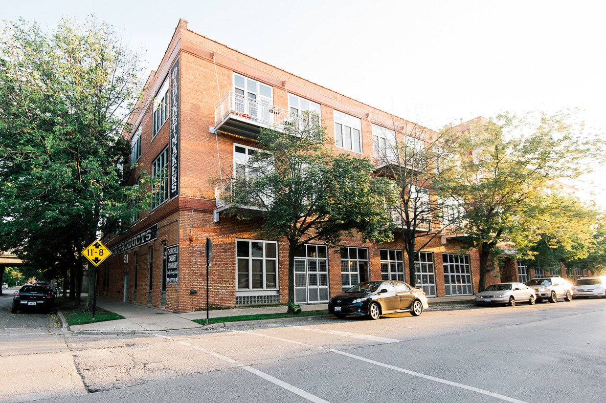 2111 W Churchill St Unit OO, Chicago, IL 60647 Apartment for Rent