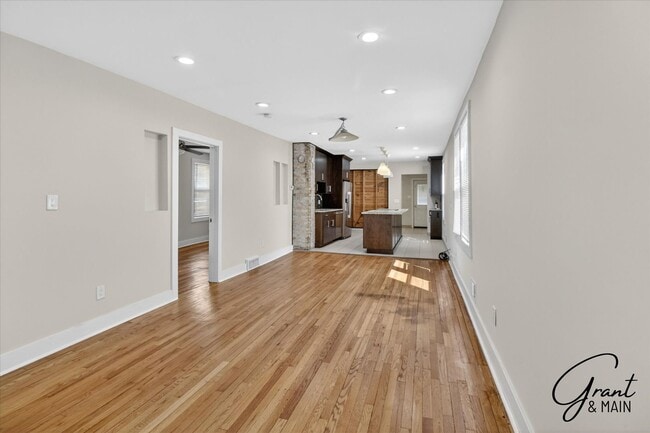 Building Photo - 2315 Yemans St