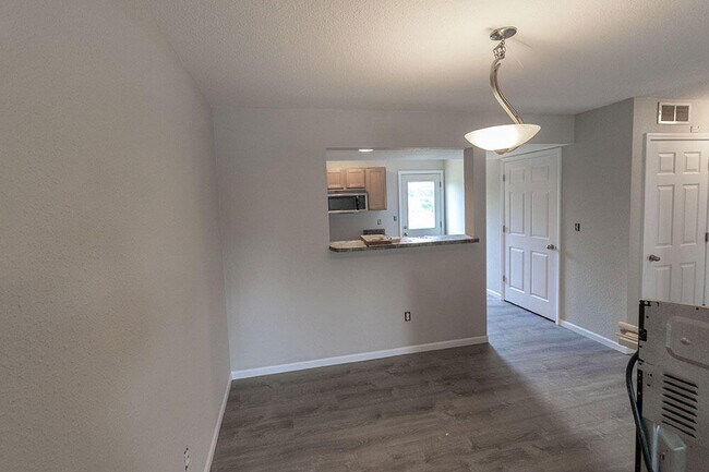 Building Photo - 3910 Snowy Owl Dr
