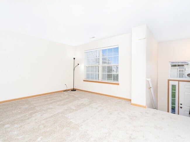 Building Photo - 2631 Canyon Dr