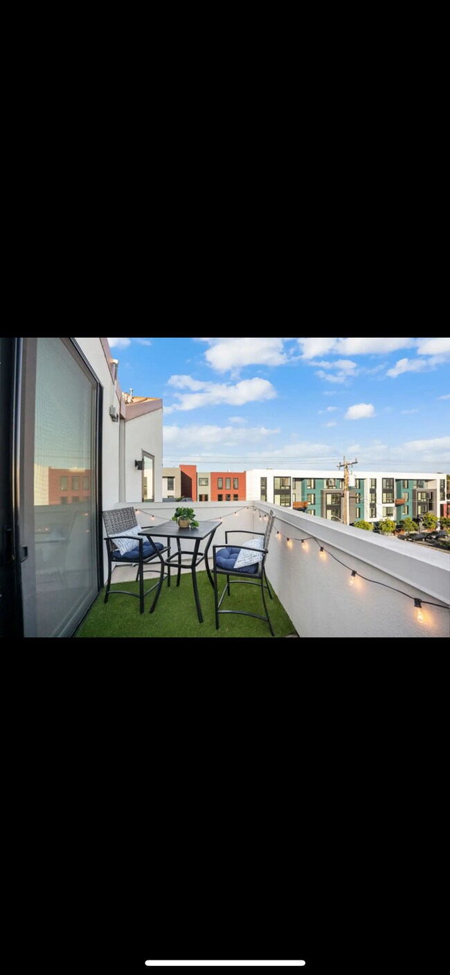 Foto del edificio - 3247 Hollis St