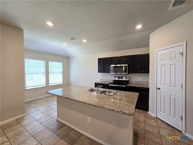 Foto del edificio - 6114 Sally Ride Ln