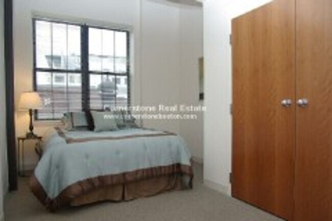 Building Photo - South End  - 2 BR Apartment - 9/1
