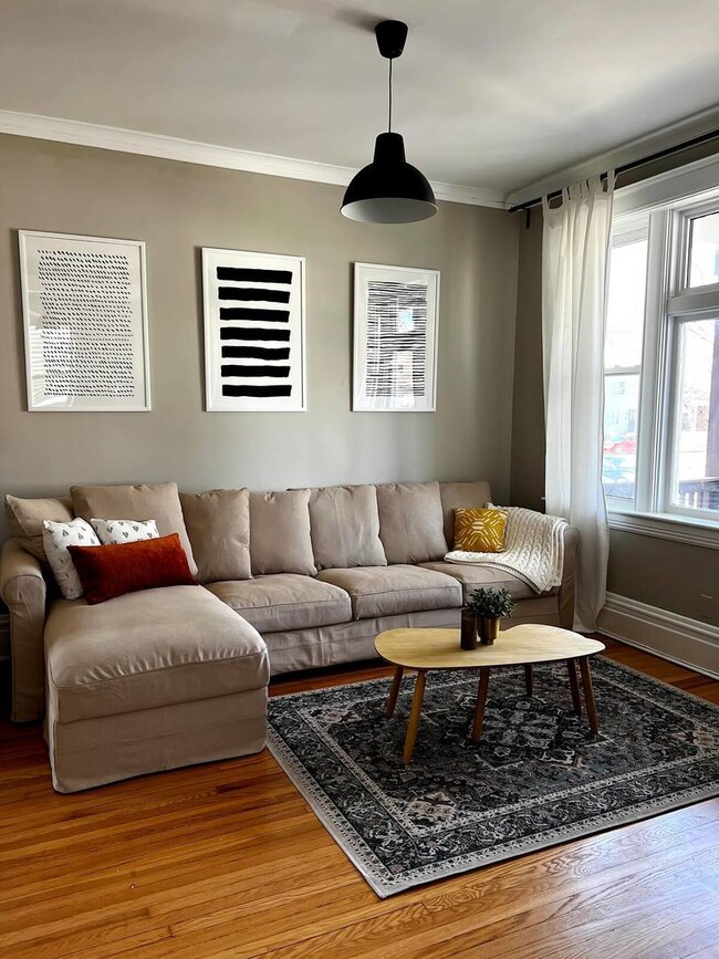 Foto del edificio - 2867 E 77th St