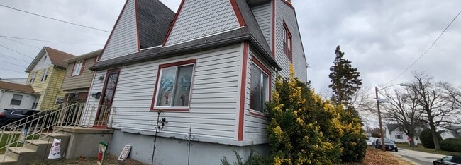 Foto del edificio - 5083 Homestead Ave