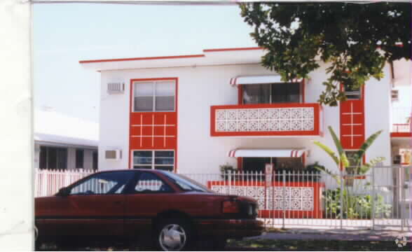 Building Photo - 633 Meridan Ave