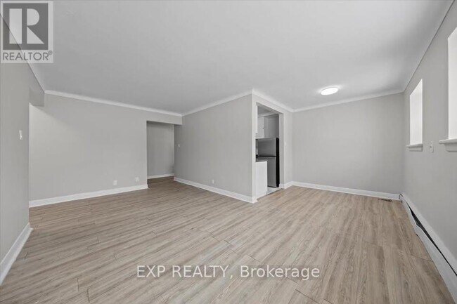 Building Photo - 1435 Morisset Ave