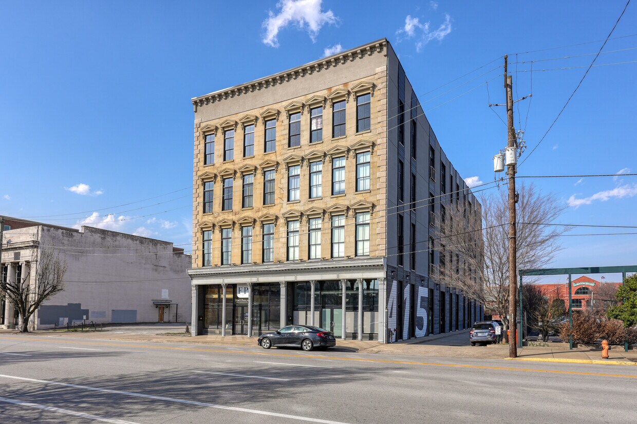 Primary Photo - 415 E Market St