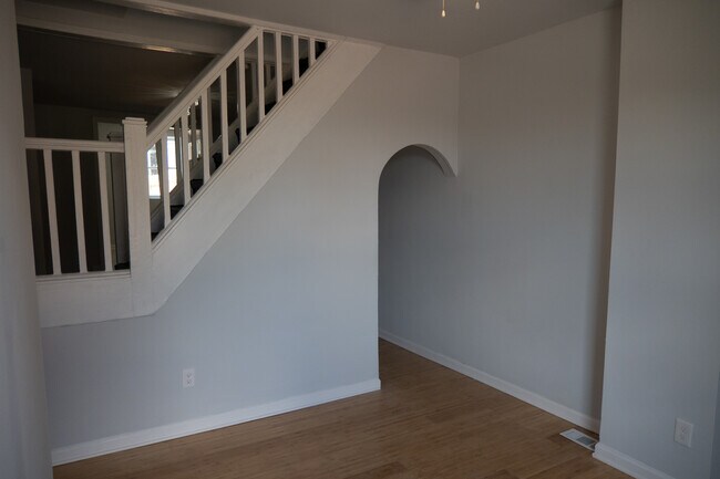 Building Photo - 1704 N Regester St