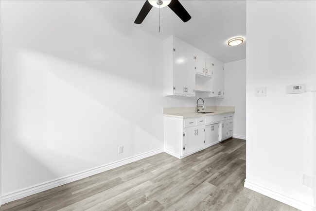 Building Photo - 2464 Penmar Ave