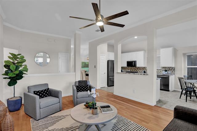 Building Photo - 9220 Azinger Dr