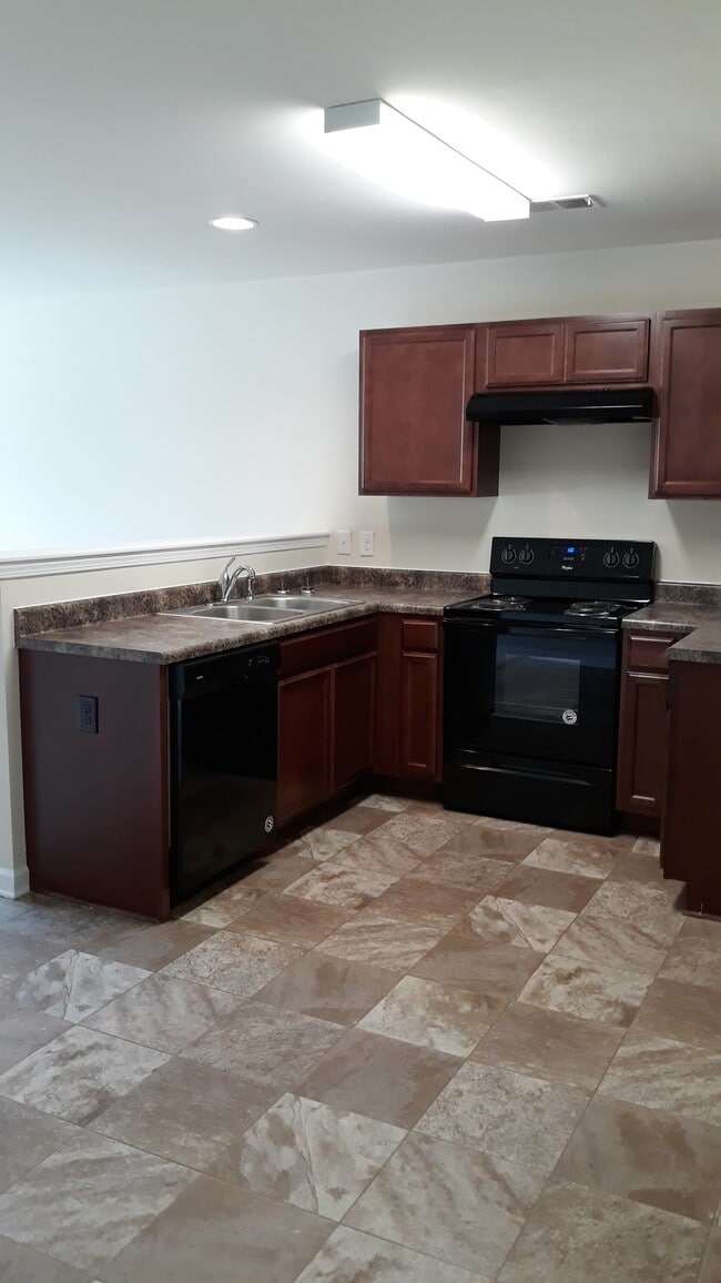 Building Photo - 2406