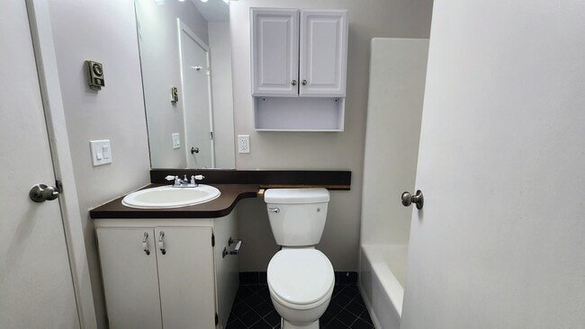 Building Photo - 56 Atwood St