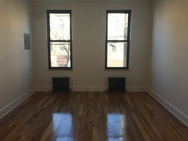 Bedroom - 678 Woodward Ave