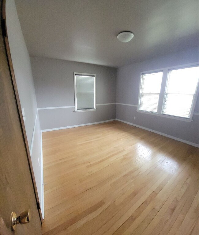 18262 Burnham Ave Unit 1, Lansing, IL 60438 Condo for Rent in Lansing