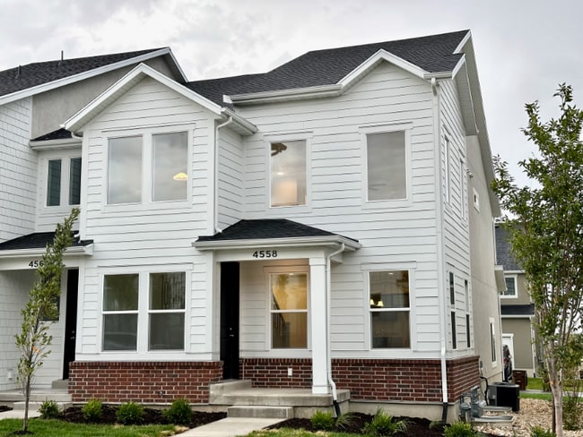 Building Photo - 4558 W Watchmen Wy