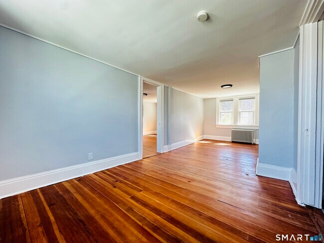 Foto del edificio - 133 Quaker Ln S