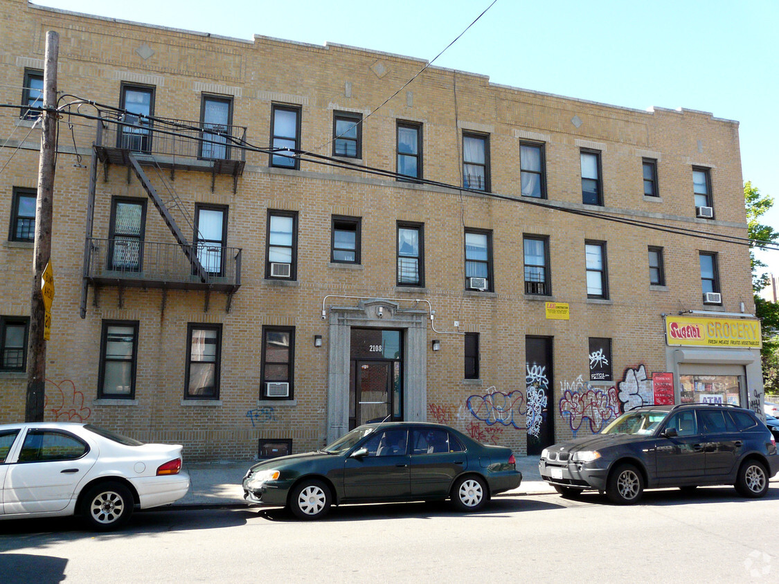 Foto del edificio - 2108 Chatterton Ave