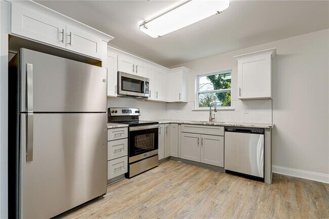 Building Photo - 104 Klassing St SW