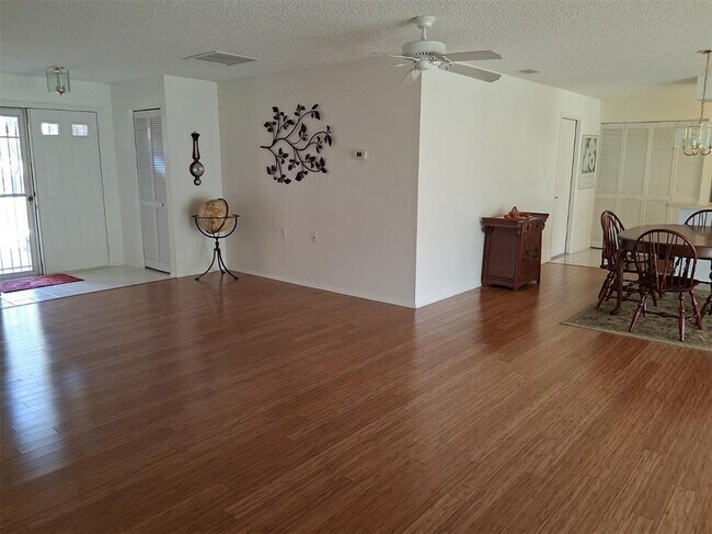 Foto del edificio - 9142 Cotswald Way
