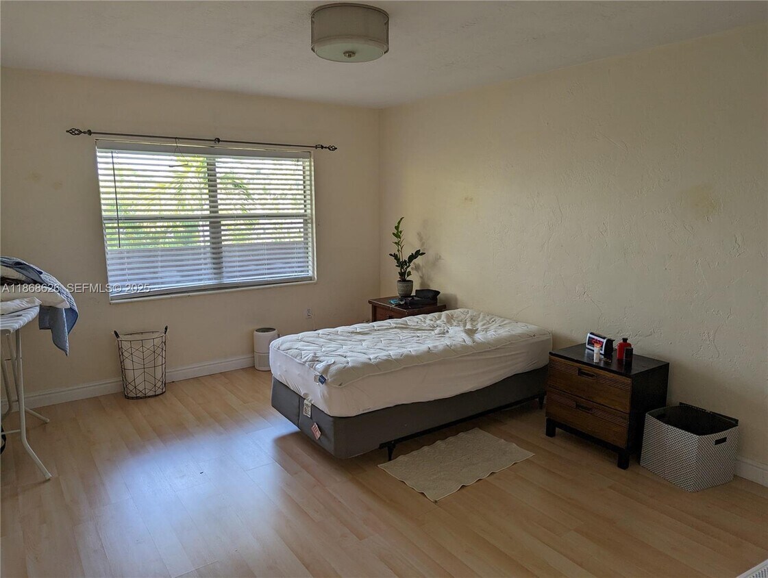 Foto del edificio - 1205 Mariposa Ave