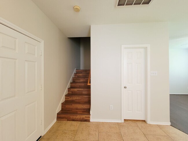 Foto del edificio - BEAUTIFUL 3 BEDROOM 2 BATH TOWNHOME THAAT ...