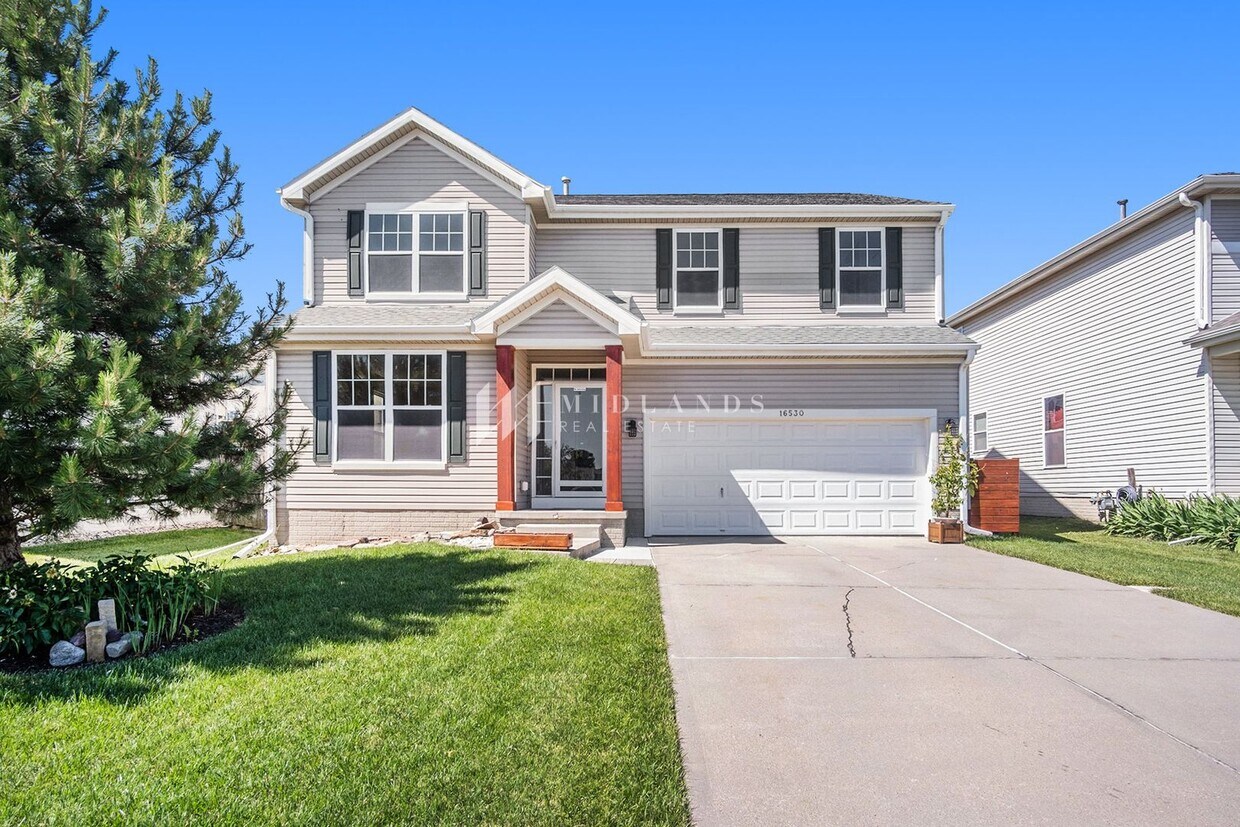Primary Photo - 4 Bedroom Millard Home!