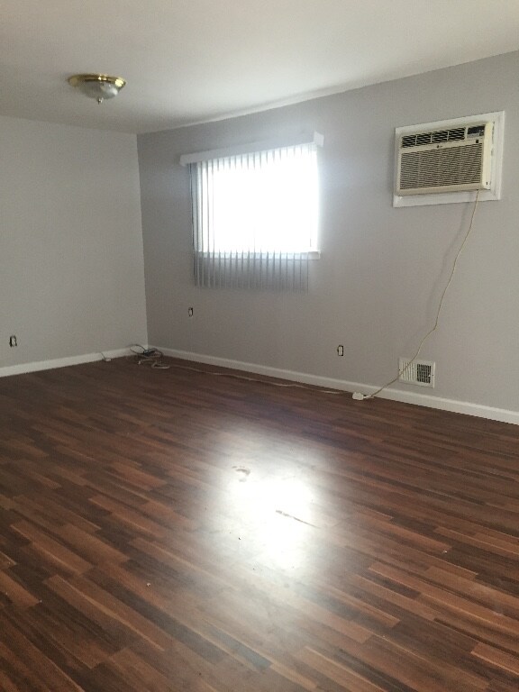 Building Photo - 5 Ebey Ln