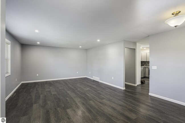 Foto del edificio - 963 N West Silver Lake Rd