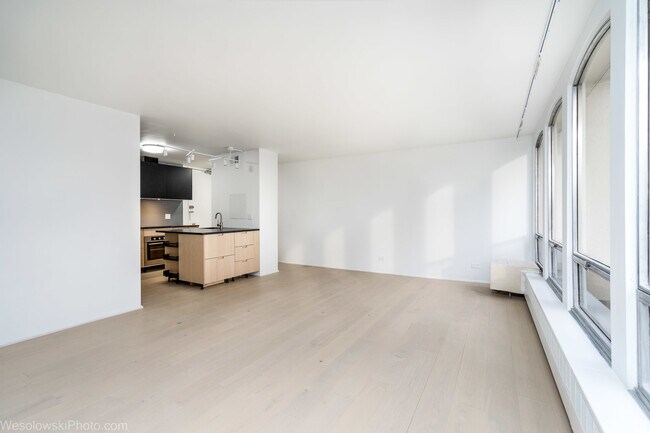 Building Photo - 1401 E 55th St