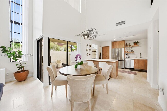 Foto del edificio - 327 Ives Dairy Rd