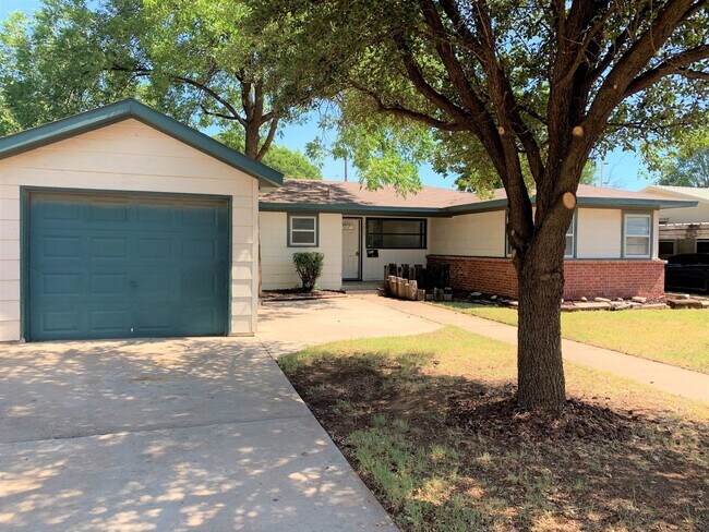 Foto del edificio - Pre-Leasing  3 Bed 1 Bath