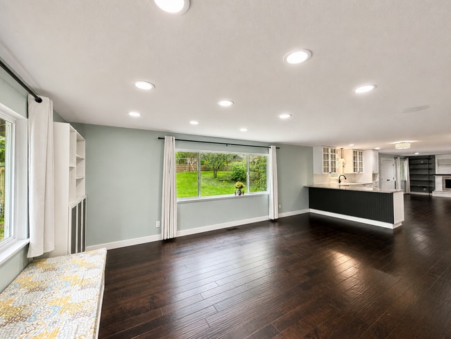 Building Photo - Gorgeous 3B2B Home in Prime Education Hill Location!