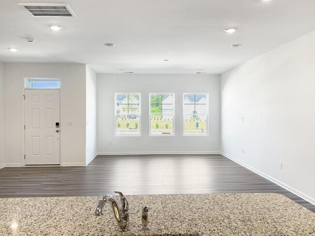 Building Photo - 252 Marelli Dr