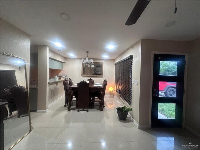 Foto del edificio - 907 E Pebble Dr