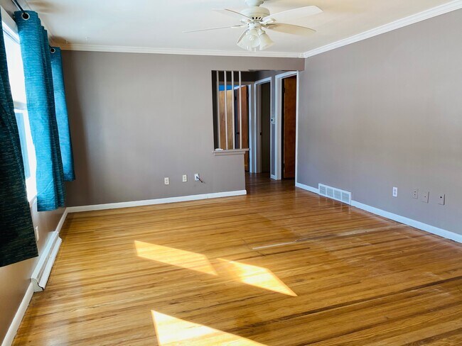 Building Photo - 169 Sunnyside Dr