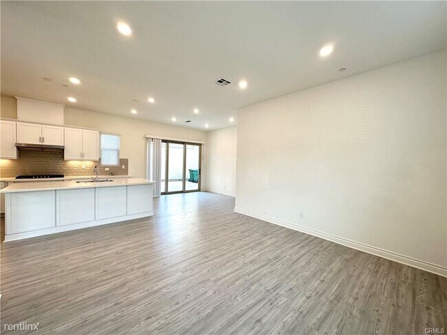 Building Photo - 4 br, 4 bath Condo - 166 Frame