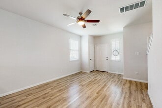 Building Photo - 978 Marquis Dr