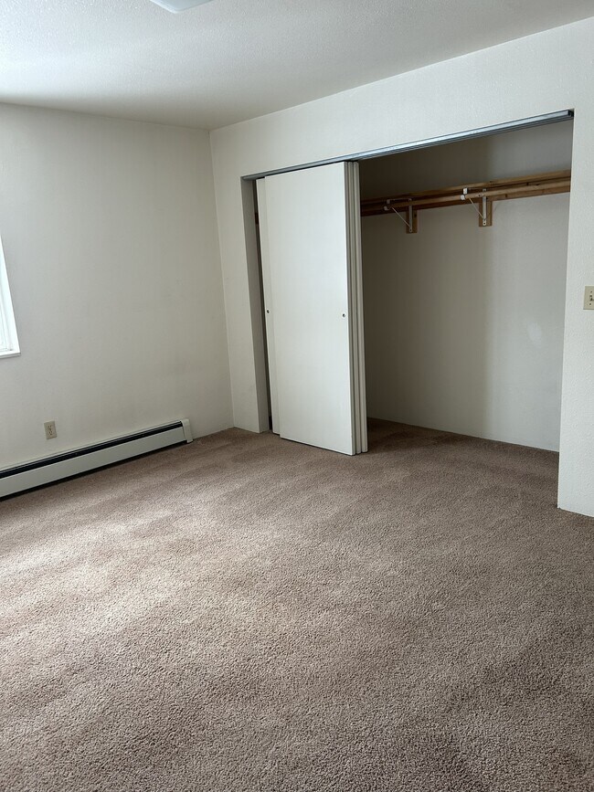 Dormitorio 1 - 3555 Old Richardson Hwy