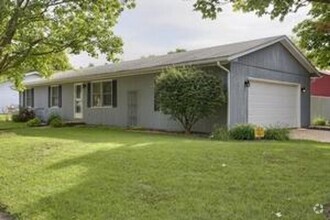 Building Photo - 1712 Stratford Dr